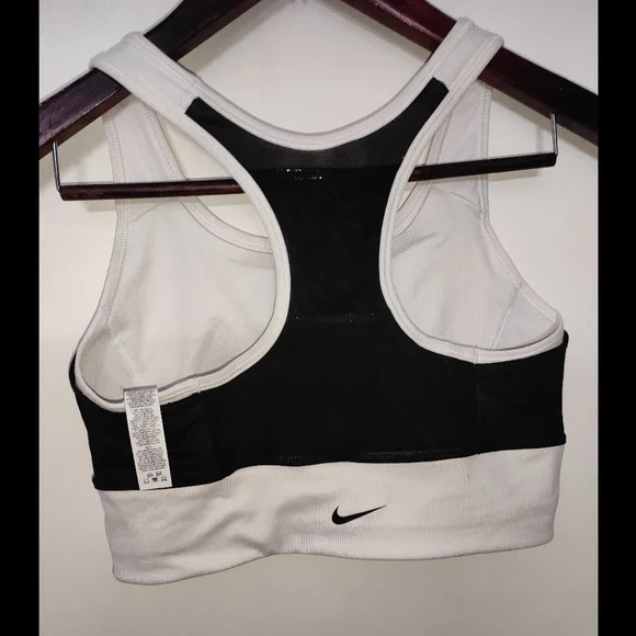 ❌❌SOLD❌❌NIKE SWOOSH POCKET BRA 🤍🖤 - Picture 6 of 13